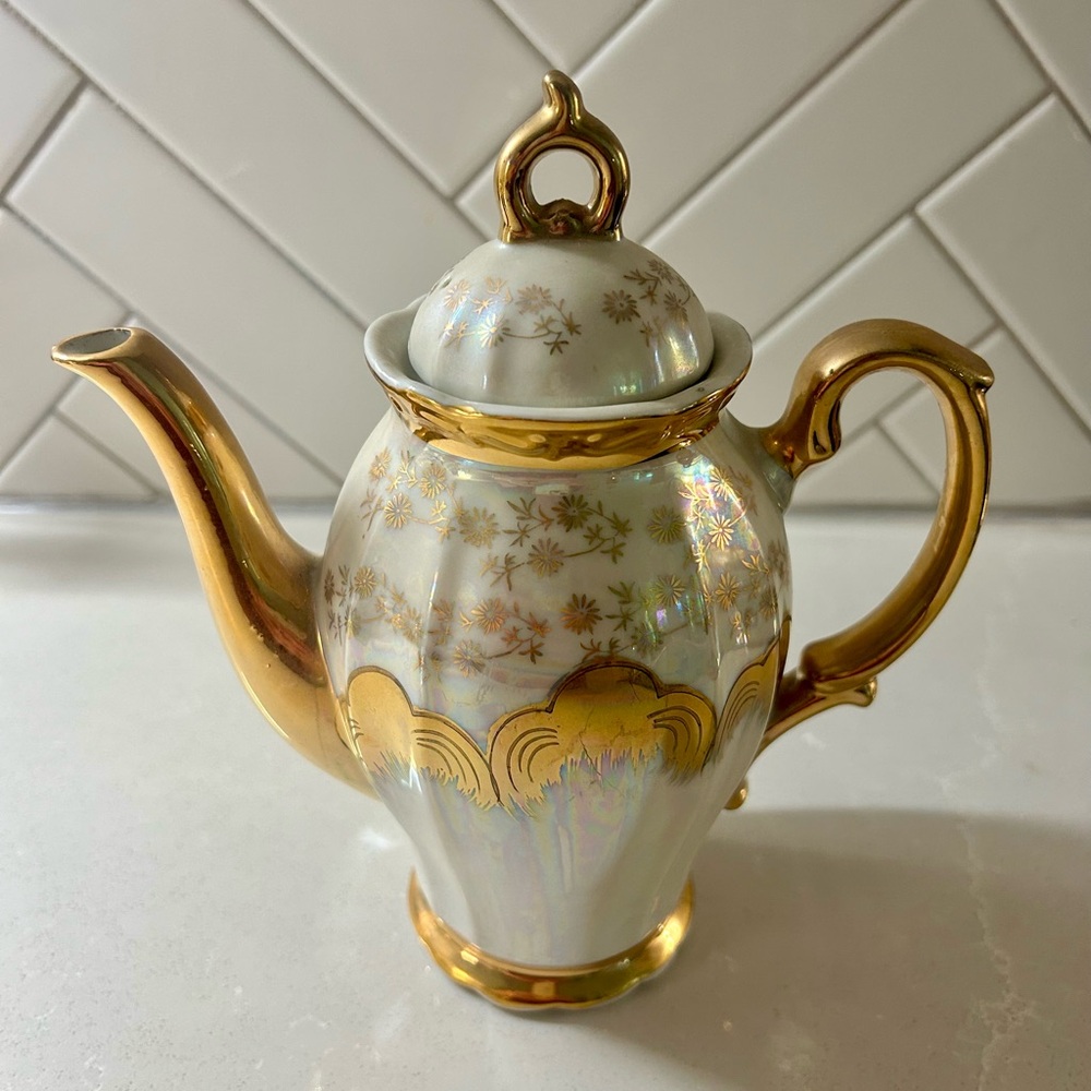 Elegant Gold-Trim Porcelain Tea Set - 3-Piece Coffee/Tea Service - Picture 7 of 16